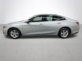 Used 2022 Chevrolet Malibu LT image 2