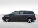 Used 2016 Chrysler Town & Country Touring image 5