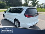 Used 2023 Chrysler Pacifica Touring-L image 5