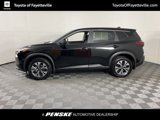 Used 2023 Nissan Rogue SV image 2