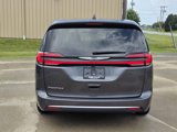 Used 2023 Chrysler Pacifica Touring-L image 6
