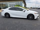 Used 2022 Toyota Camry SE image 3