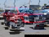 Used 2018 Nissan Titan SV image 3