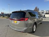 Used 2022 Chrysler Pacifica Touring-L image 6