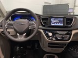 Used 2023 Chrysler Voyager LX image 5