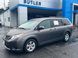 Used 2017 Toyota Sienna LE image 2