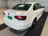 Used 2017 Volkswagen Jetta SE image 3