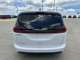 Used 2023 Chrysler Pacifica Touring-L image 4