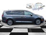 Used 2022 Chrysler Pacifica Limited w/ Uconnect Theater Family Group image 4