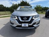 Used 2017 Nissan Rogue SV image 2
