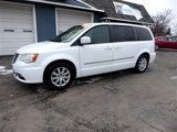Used 2015 Chrysler Town & Country Touring image 3