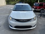 Used 2017 Chrysler Pacifica Touring-L Plus image 2