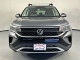 Used 2022 Volkswagen Taos SE image 2