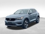 Used 2020 Volvo XC40 T5 Momentum image 2