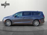 Used 2023 Chrysler Pacifica Touring-L image 6