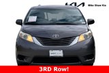Used 2017 Toyota Sienna LE image 3