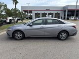 Used 2025 Hyundai Elantra SE image 2