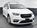 Used 2022 Chrysler Pacifica Touring-L image 2