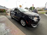 Used 2018 Chrysler Pacifica Touring-L w/ Advanced Safetytec Group image 4
