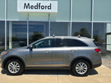 Used 2017 Kia Sorento LX image 2
