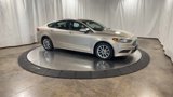 Used 2017 Ford Fusion SE image 2