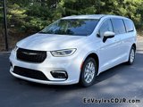 Used 2023 Chrysler Pacifica Touring-L image 3