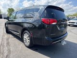 Used 2017 Chrysler Pacifica Touring-L image 4