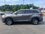 Used 2019 Toyota Highlander XLE image 2