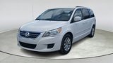 Used 2012 Volkswagen Routan SE image 3