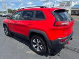 Used 2017 Jeep Cherokee Trailhawk image 3