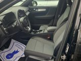 Used 2023 Volvo XC40 B5 Core image 3