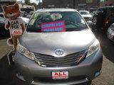 Used 2014 Toyota Sienna XLE image 2