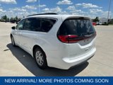 Used 2022 Chrysler Pacifica Touring-L image 3