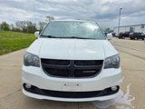 Used 2018 Dodge Grand Caravan SE image 2