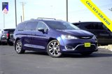 Used 2017 Chrysler Pacifica Limited image 2