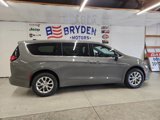 New 2025 Chrysler Pacifica Select image 2
