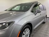 Used 2018 Chrysler Pacifica Touring-L Plus image 2