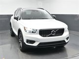 Used 2022 Volvo XC40 T5 R-Design image 2