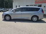 Used 2020 Chrysler Pacifica Touring-L image 2