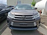 Used 2017 Toyota Highlander XLE image 2
