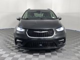 Used 2023 Chrysler Pacifica Limited image 3