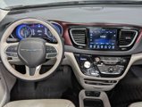 Used 2017 Chrysler Pacifica Limited image 5