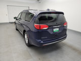 Used 2017 Chrysler Pacifica Touring-L image 5