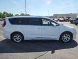 Used 2018 Chrysler Pacifica Touring-L Plus w/ Advanced Safetytec Group image 2