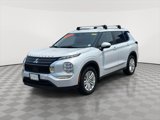 Used 2023 Mitsubishi Outlander ES image 3