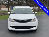 Used 2022 Chrysler Voyager LX image 2