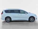 Used 2018 Chrysler Pacifica Limited image 3