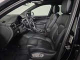 Certified 2022 Porsche Macan image 5