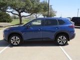Used 2023 Nissan Rogue SV image 2
