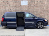 Used 2014 Chrysler Town & Country Touring image 3